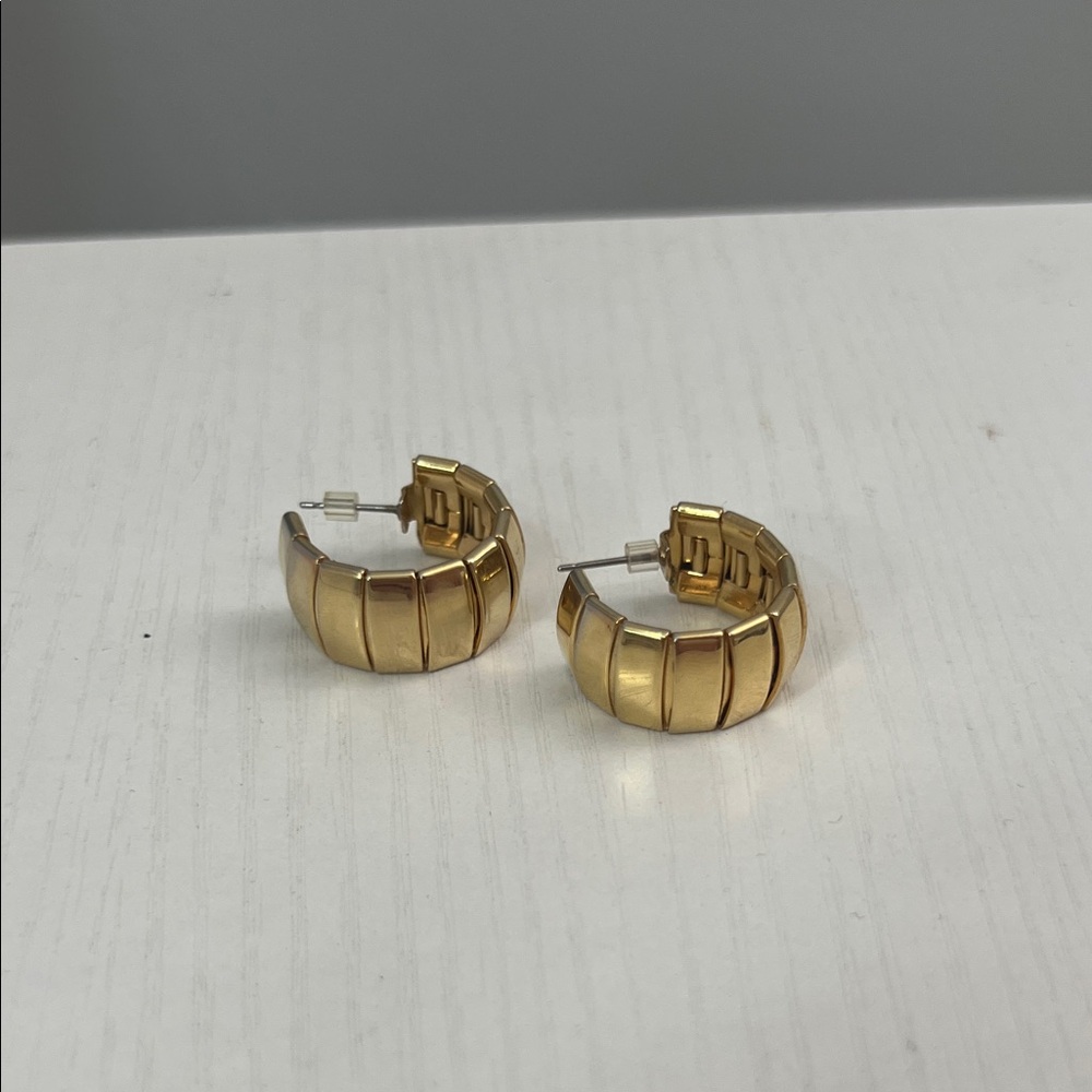 Elegant Gold Hoop Earrings